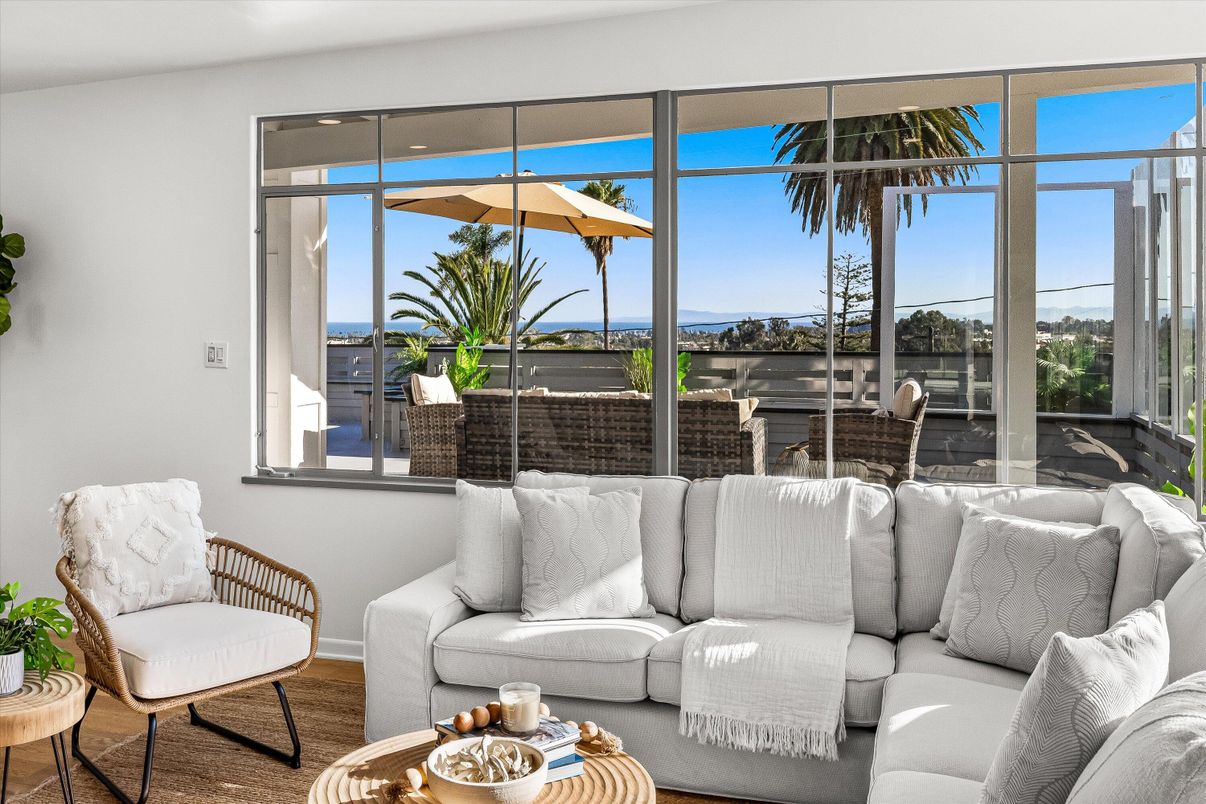 Interior, Living room, Sun Room, Water