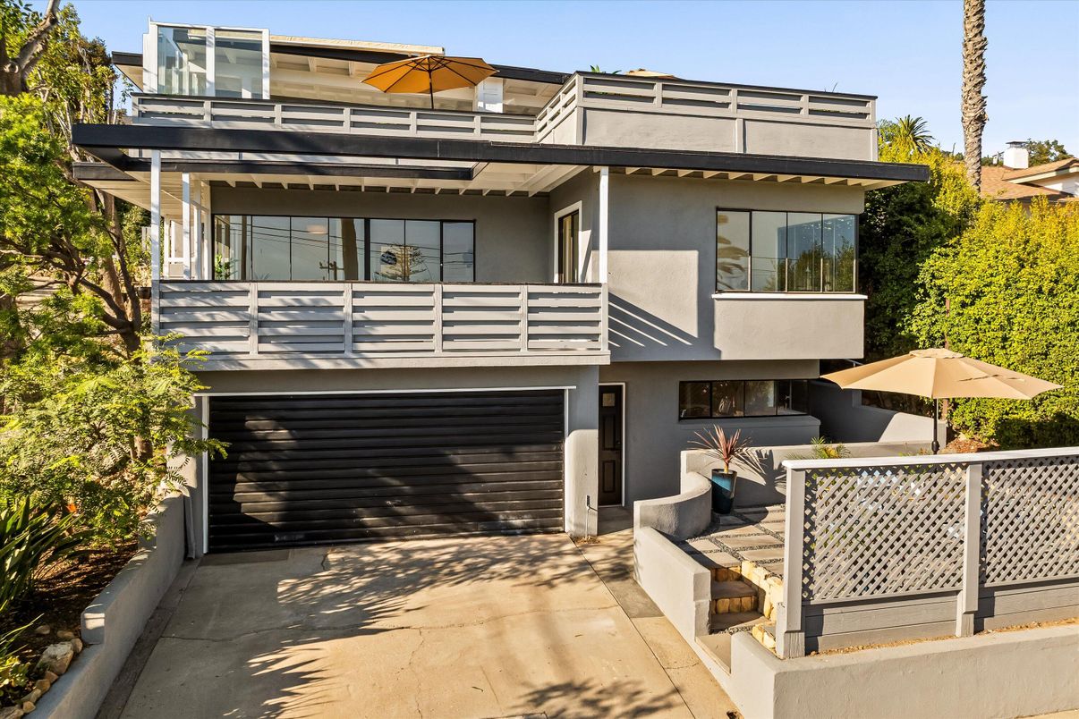 Attached, Exterior, Facade, Modern