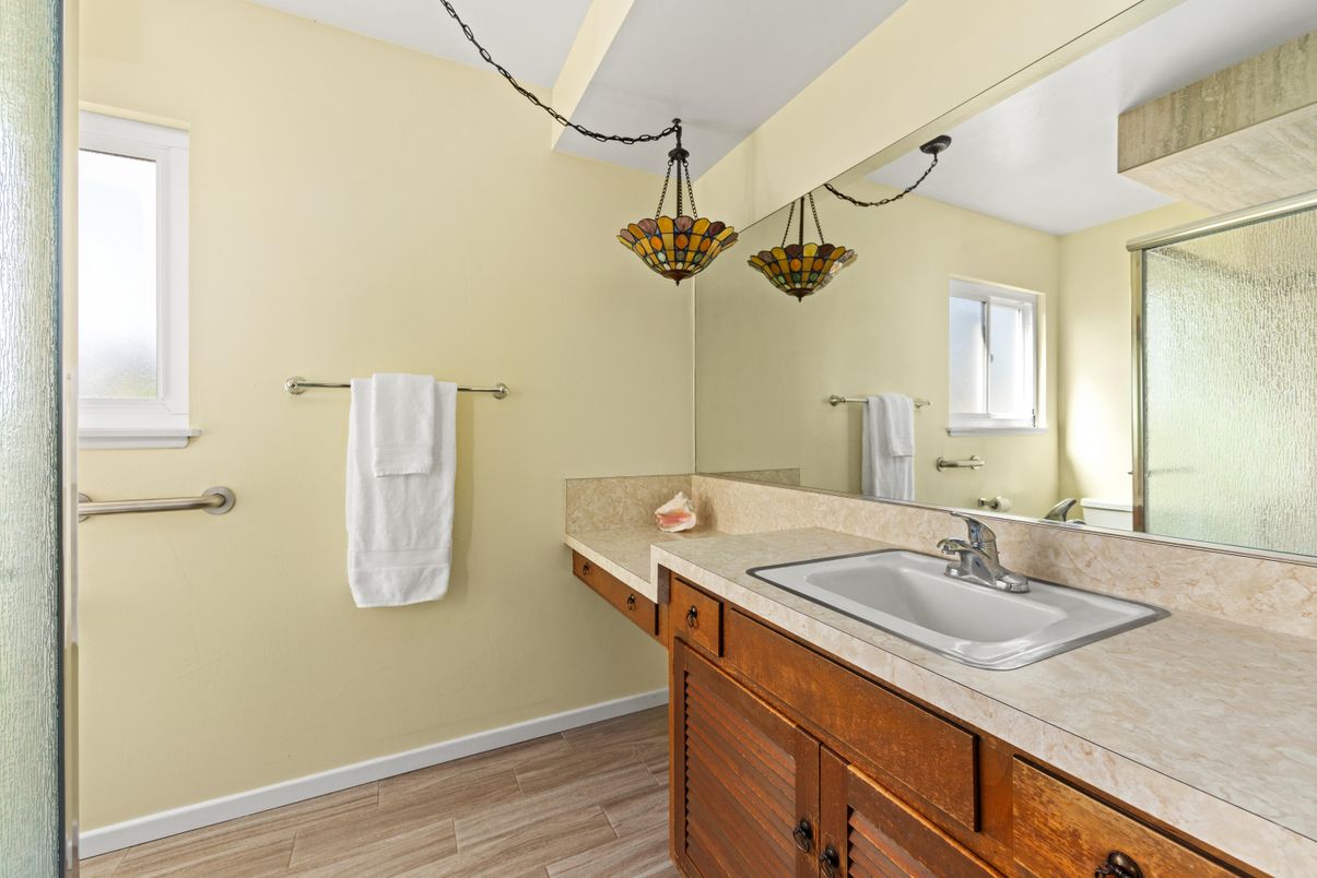 Bathroom, Interior, Pendant Lights, Wood Texture Flooring