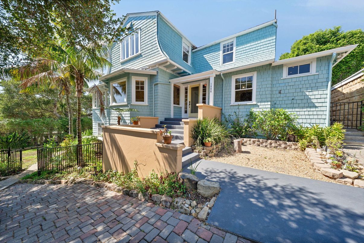 Exterior, Facade, Cape Cod