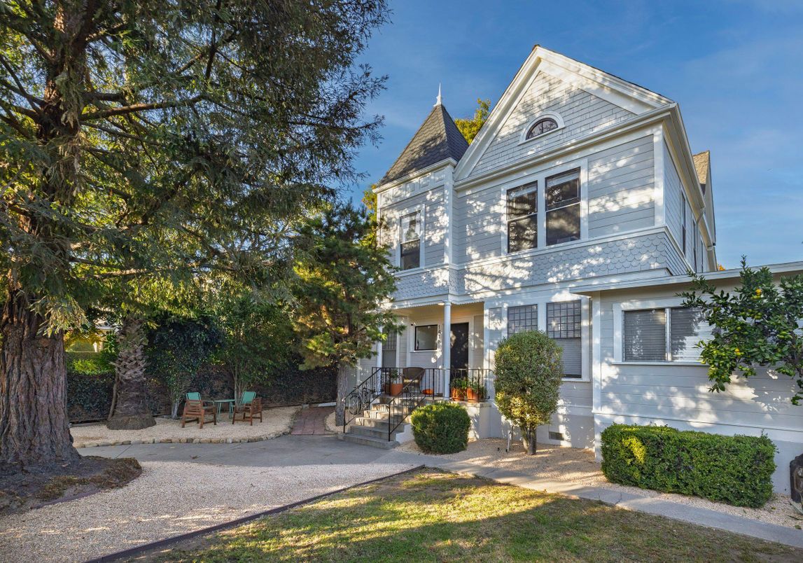 Backyard, Exterior, Facade, Queen Anne Victorian