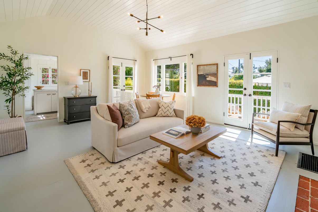 Interior, Living room, Pendant Lights