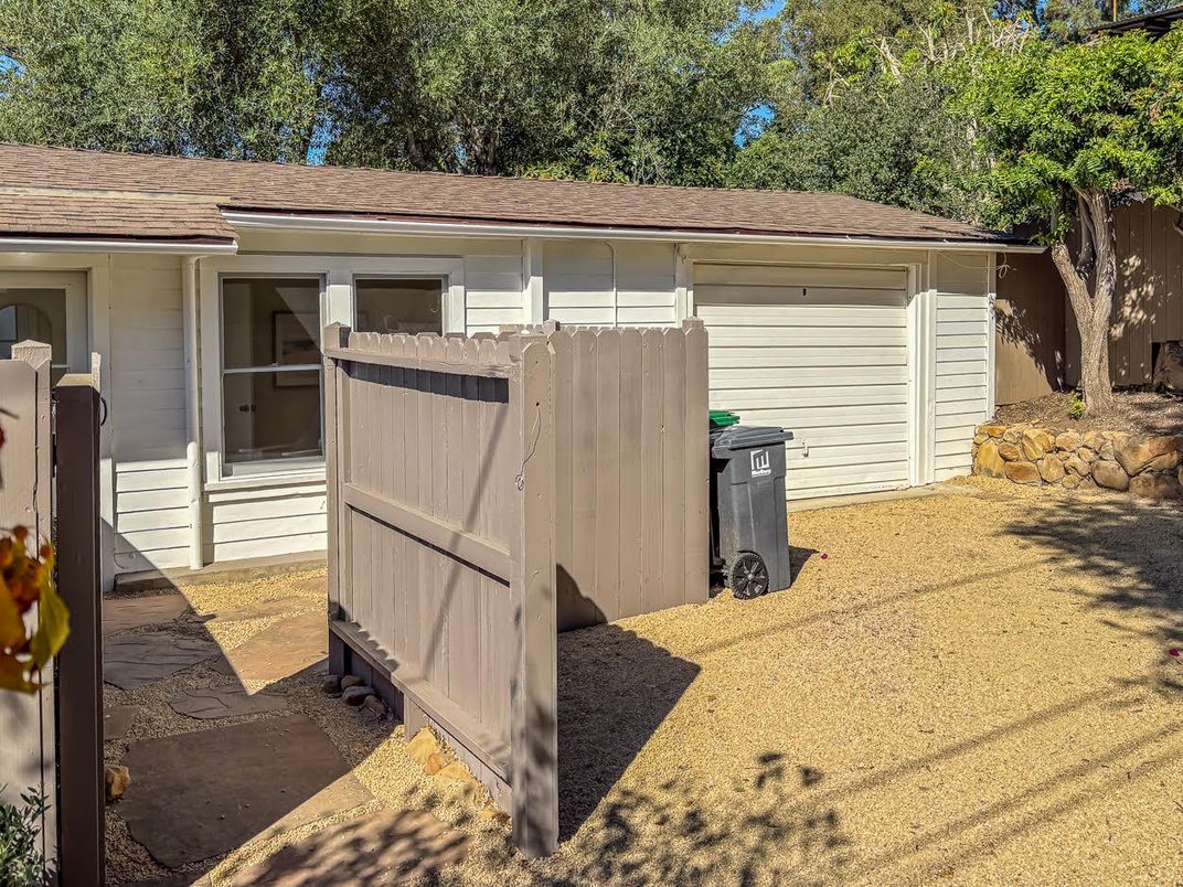 Detached Garage, Exterior