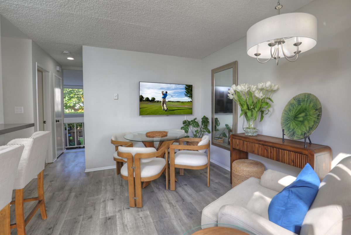 Chandelier, Dining room, Interior, Recessed Lighting, Wood Texture Flooring
