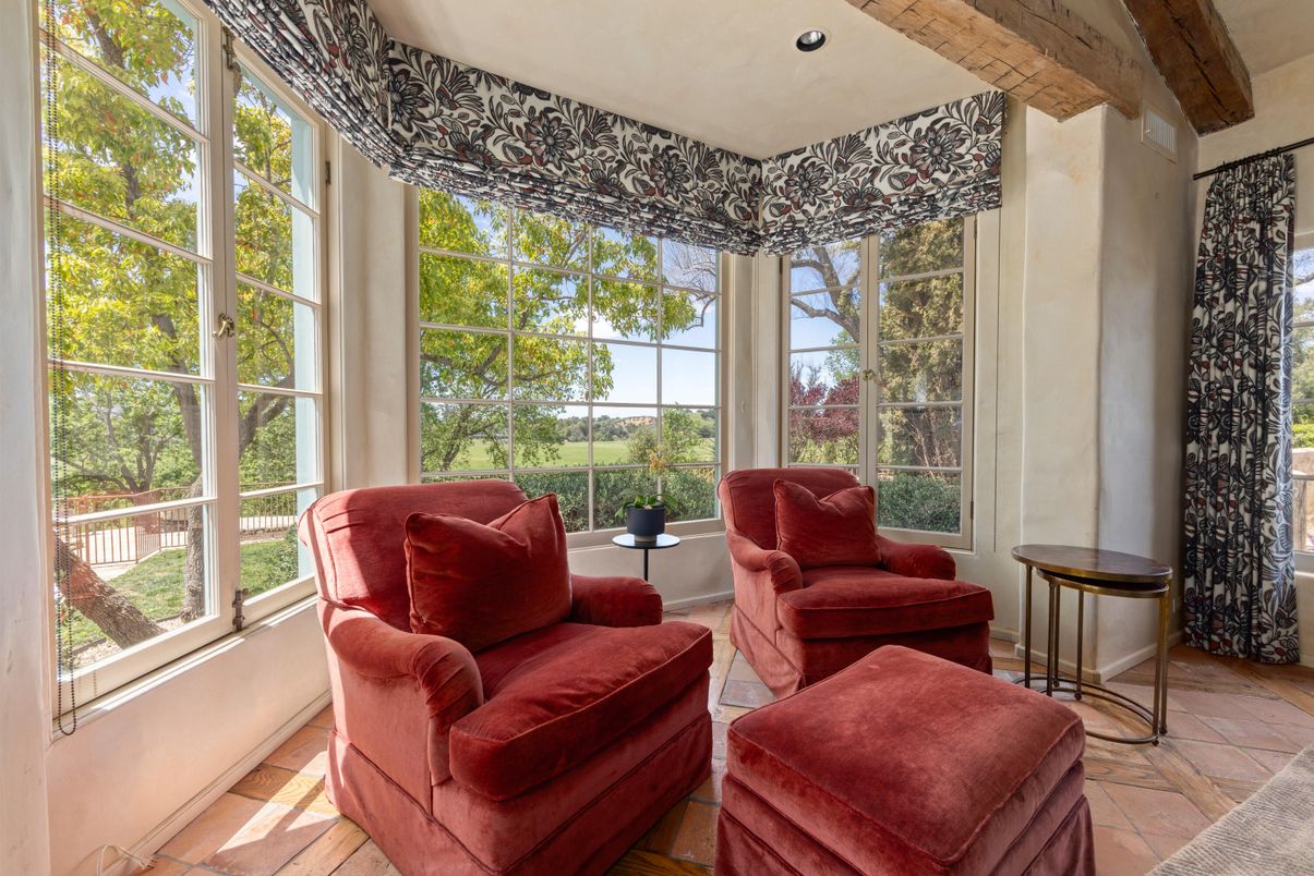 Interior, Living room, Recessed Lighting, Sun Room, Wooden Beams