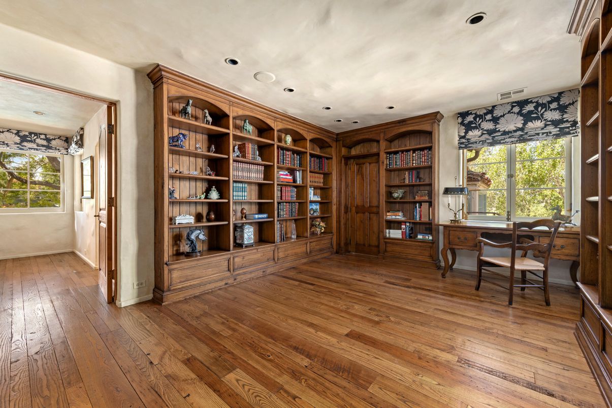 Home Office, Interior, Recessed Lighting, Wood Texture Flooring