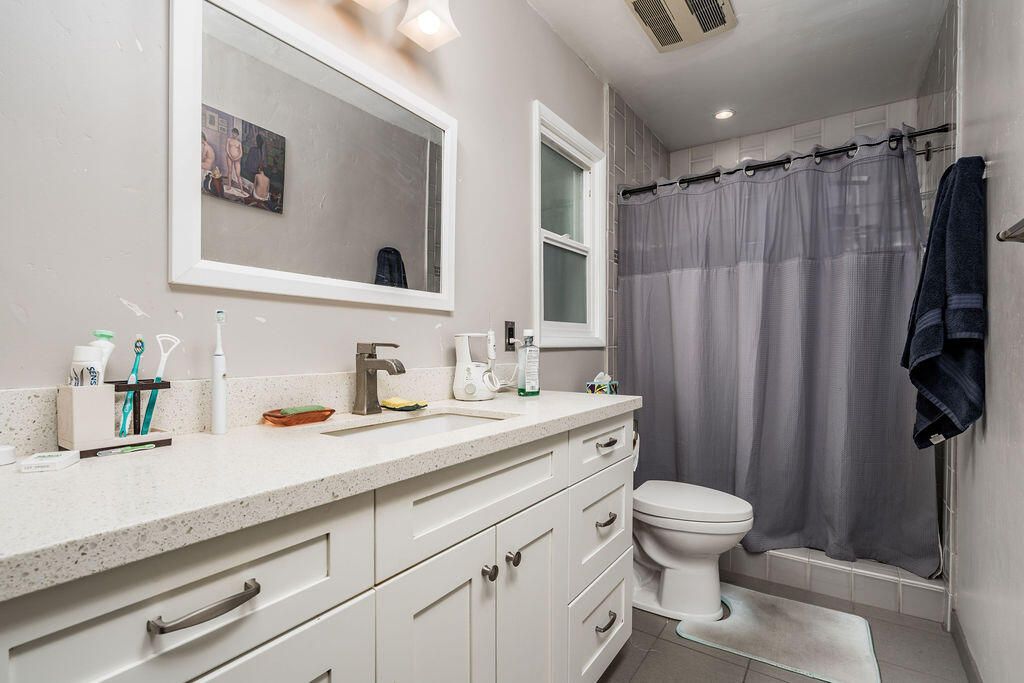Bathroom, Interior, Recessed Lighting