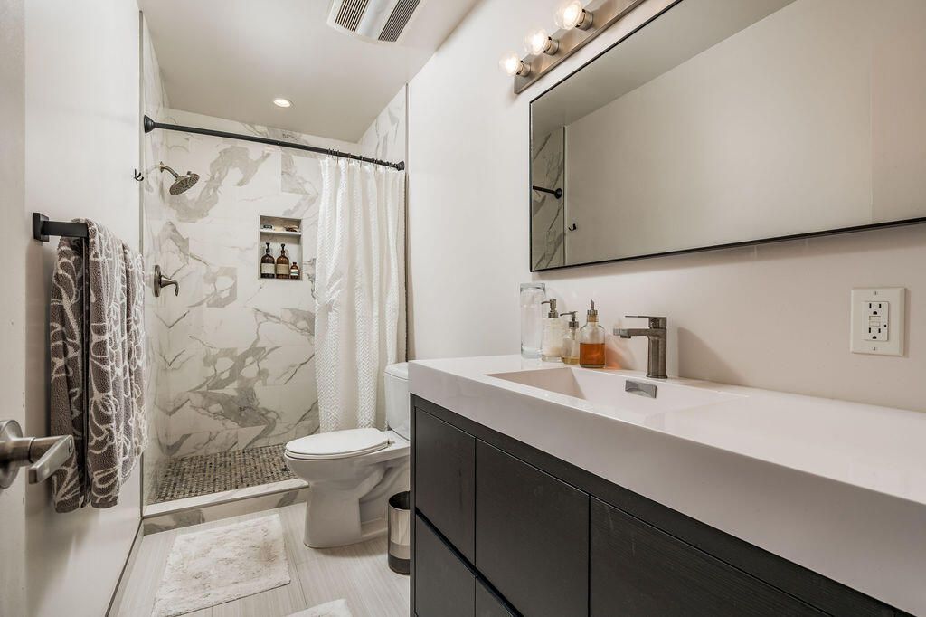 Bathroom, Interior, Marble Walls, Recessed Lighting