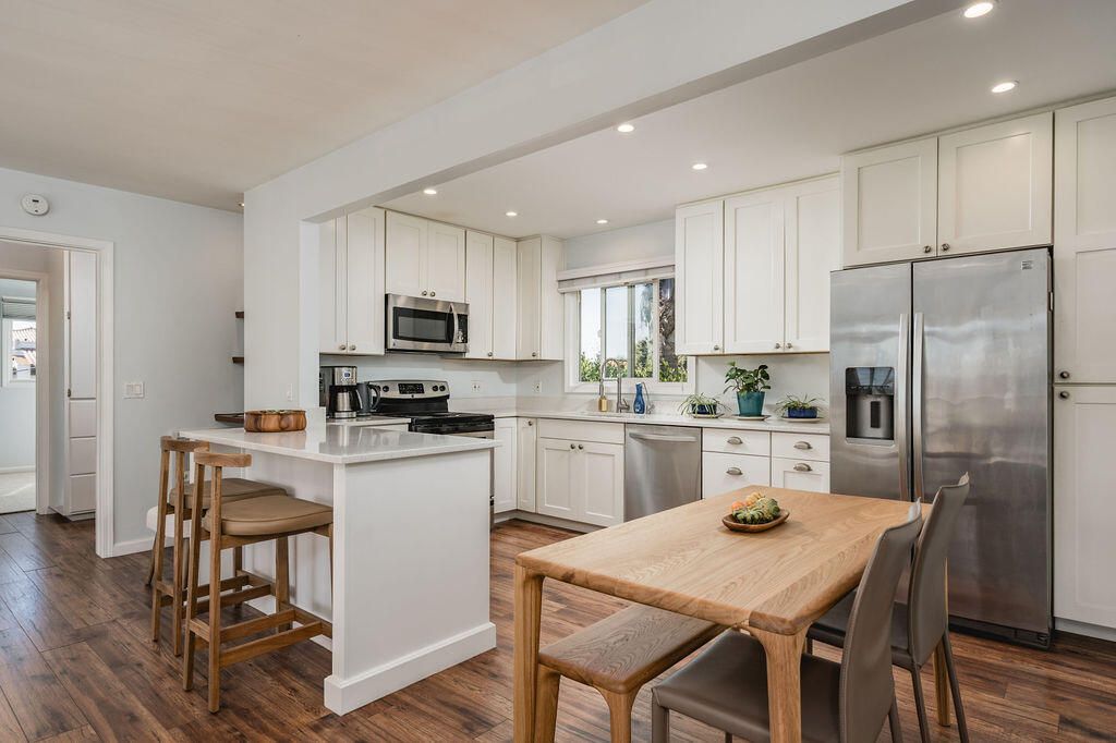 Dining room, Interior, Kitchen, Recessed Lighting, Stainless Steel Appliances, Wood Texture Flooring