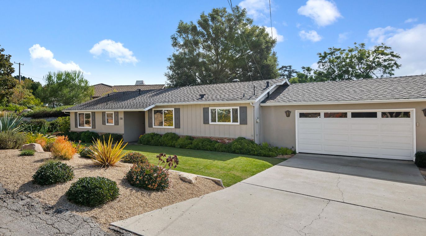 Attached, Exterior, Facade, Ranch