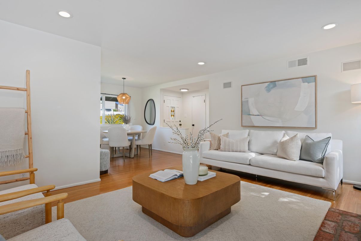 Dining room, Interior, Living room, Pendant Lights, Recessed Lighting, Wood Texture Flooring
