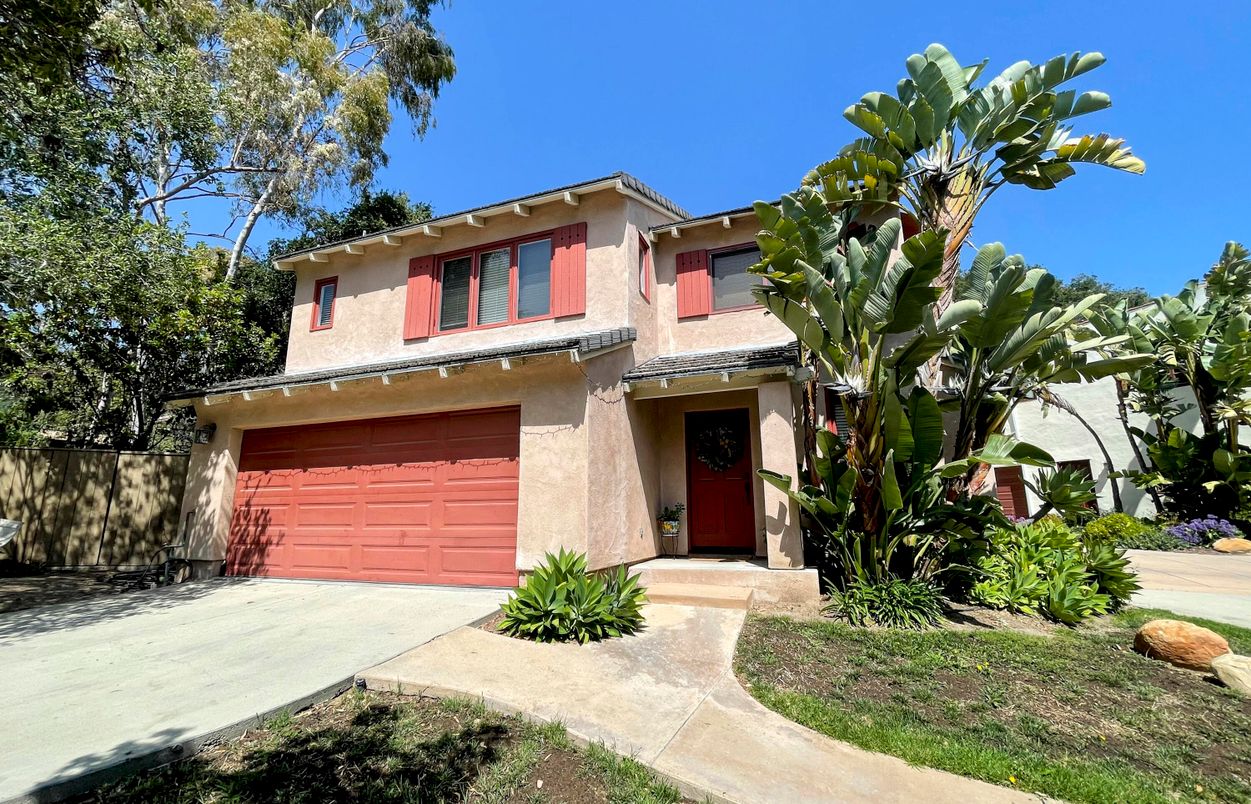 Attached, Exterior, Facade, Mediterranean