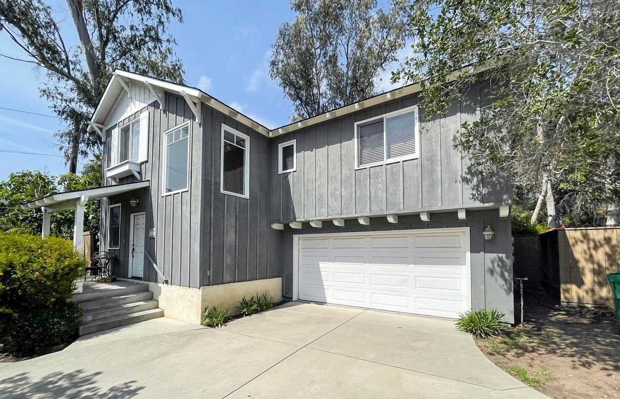 Attached, Exterior, Facade, Farmhouse