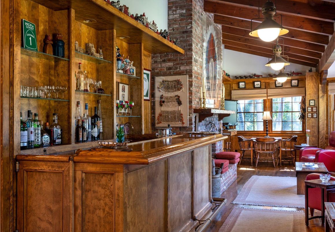 Dining room, Interior, Pendant Lights, Wooden Beams, Wooden Ceilings