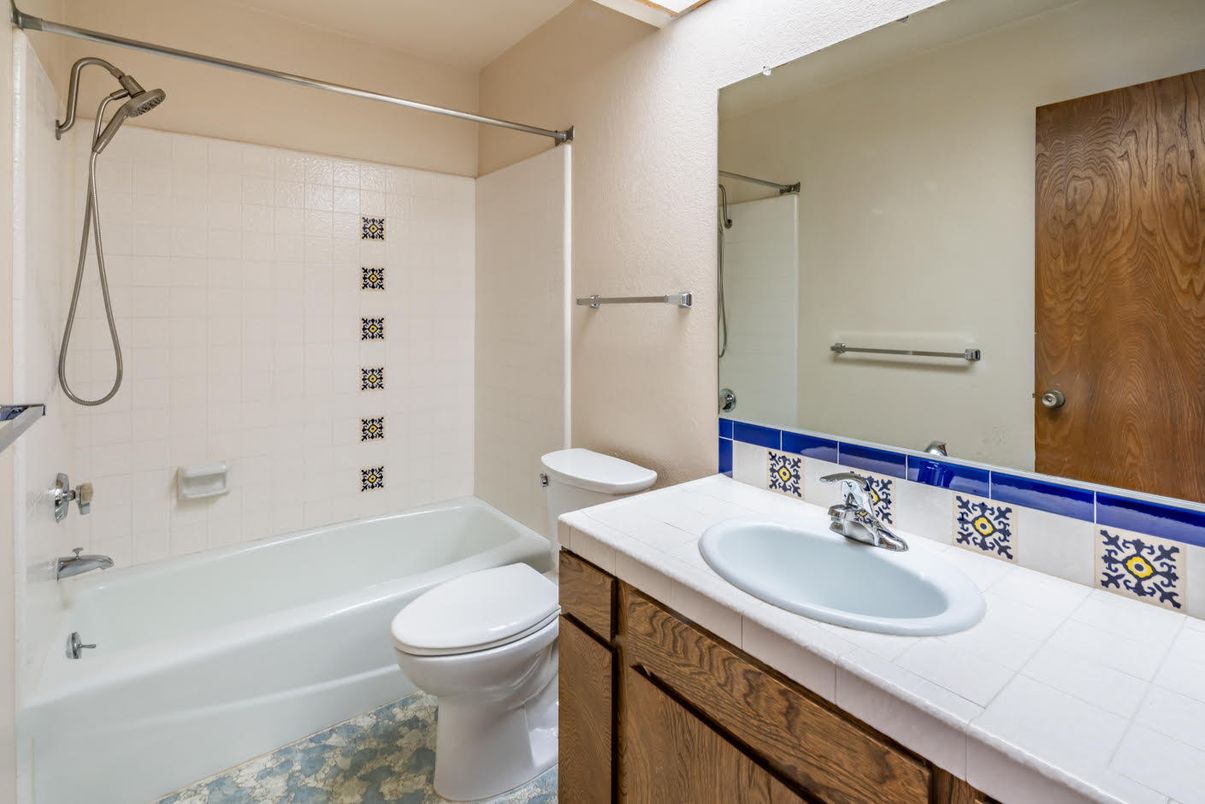 Bathroom, Interior, Tile Countertops