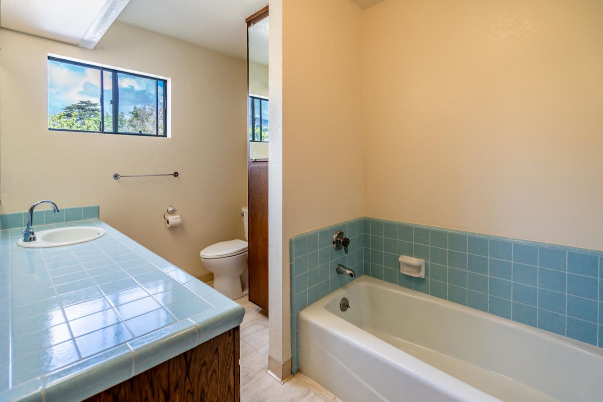 Bathroom, Interior, Tile Countertops