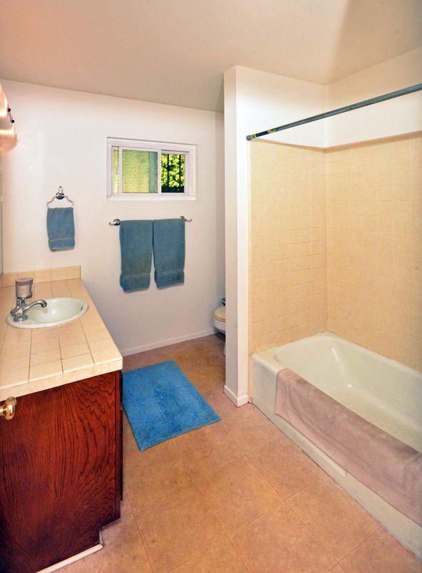 Bathroom, Interior, Tile Countertops