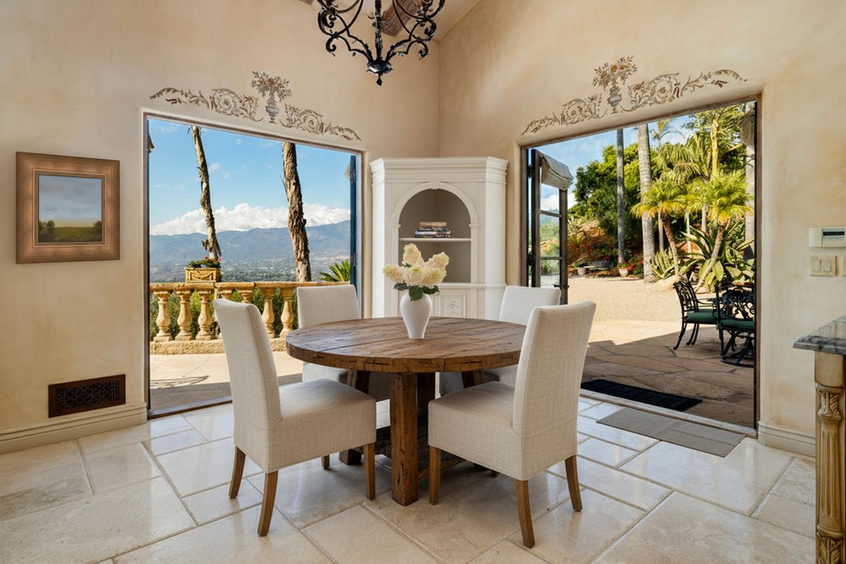 Dining room, Interior