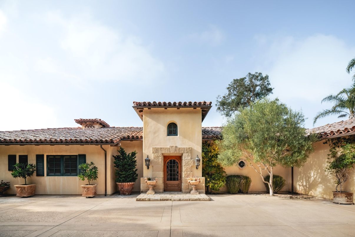 Exterior, Facade, Fireplace, Mediterranean