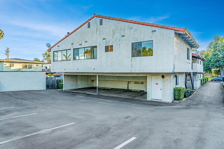 Attached, Exterior, Facade, Spanish Mediterranean