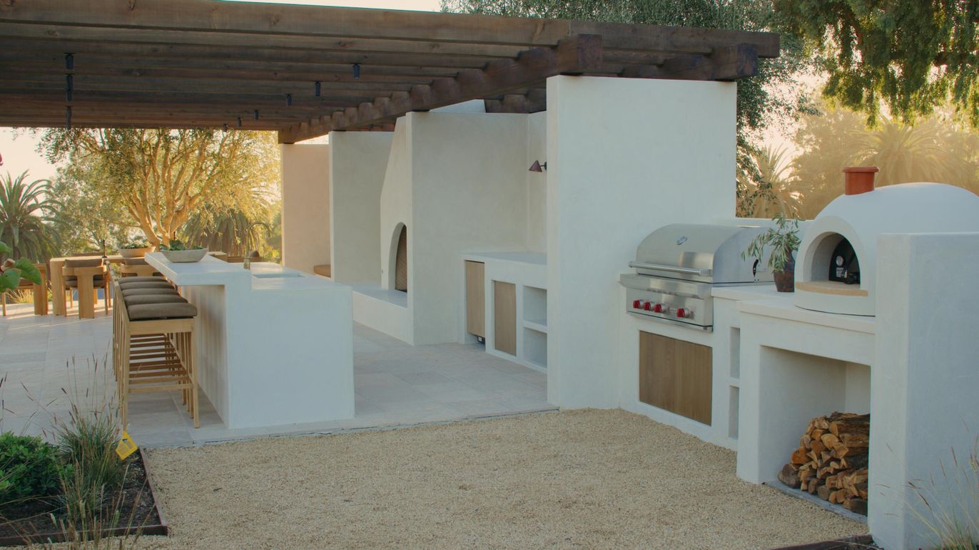 Exterior, Fireplace, Outdoor Kitchen