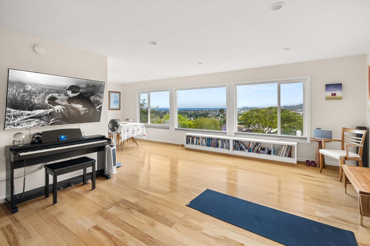 Interior, Piano, Recessed Lighting, Wood Texture Flooring