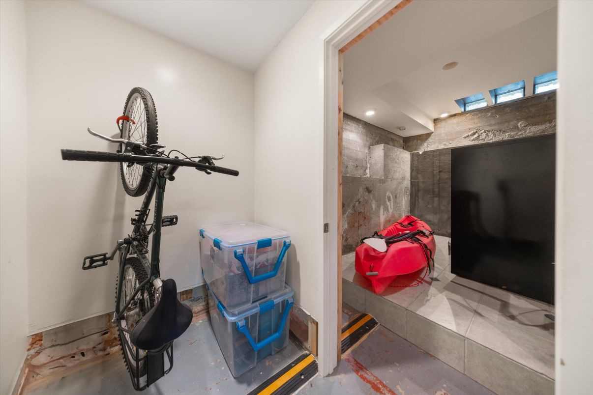 Fitness Equipment, Interior, Recessed Lighting