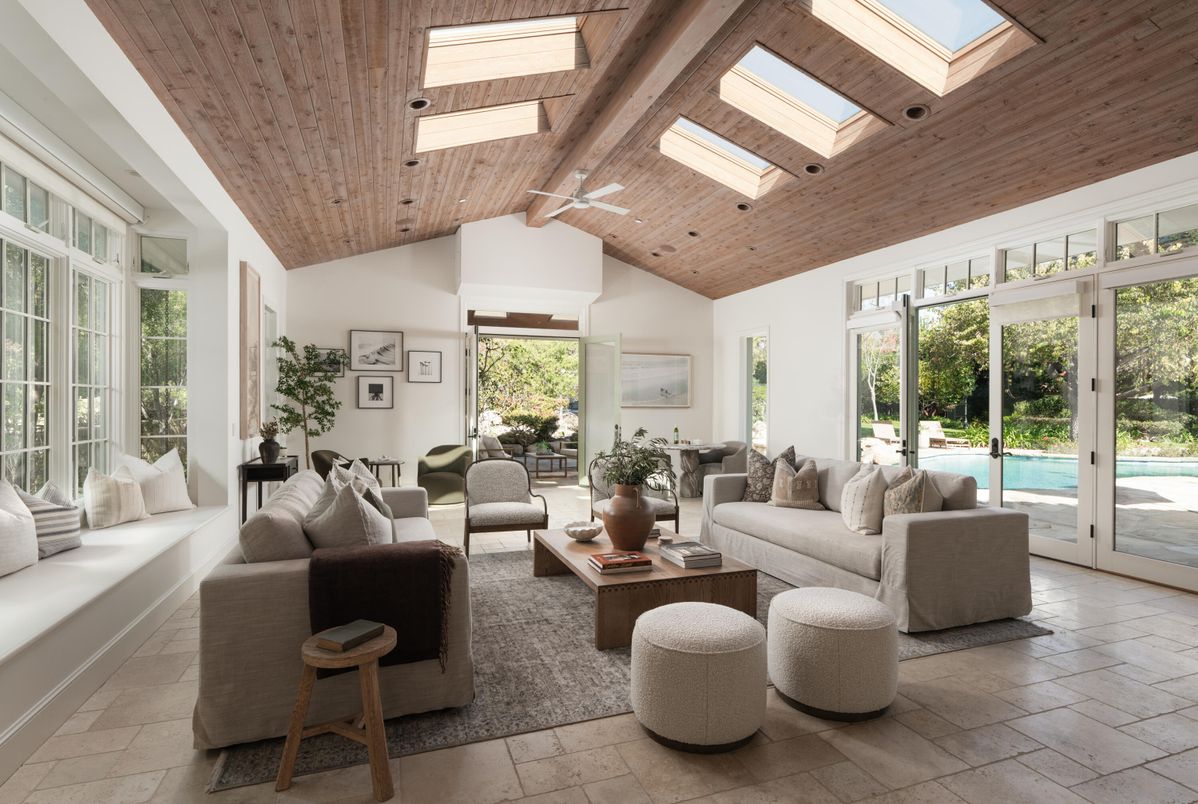 Interior, Living room, Recessed Lighting, Wooden Beams, Wooden Ceilings