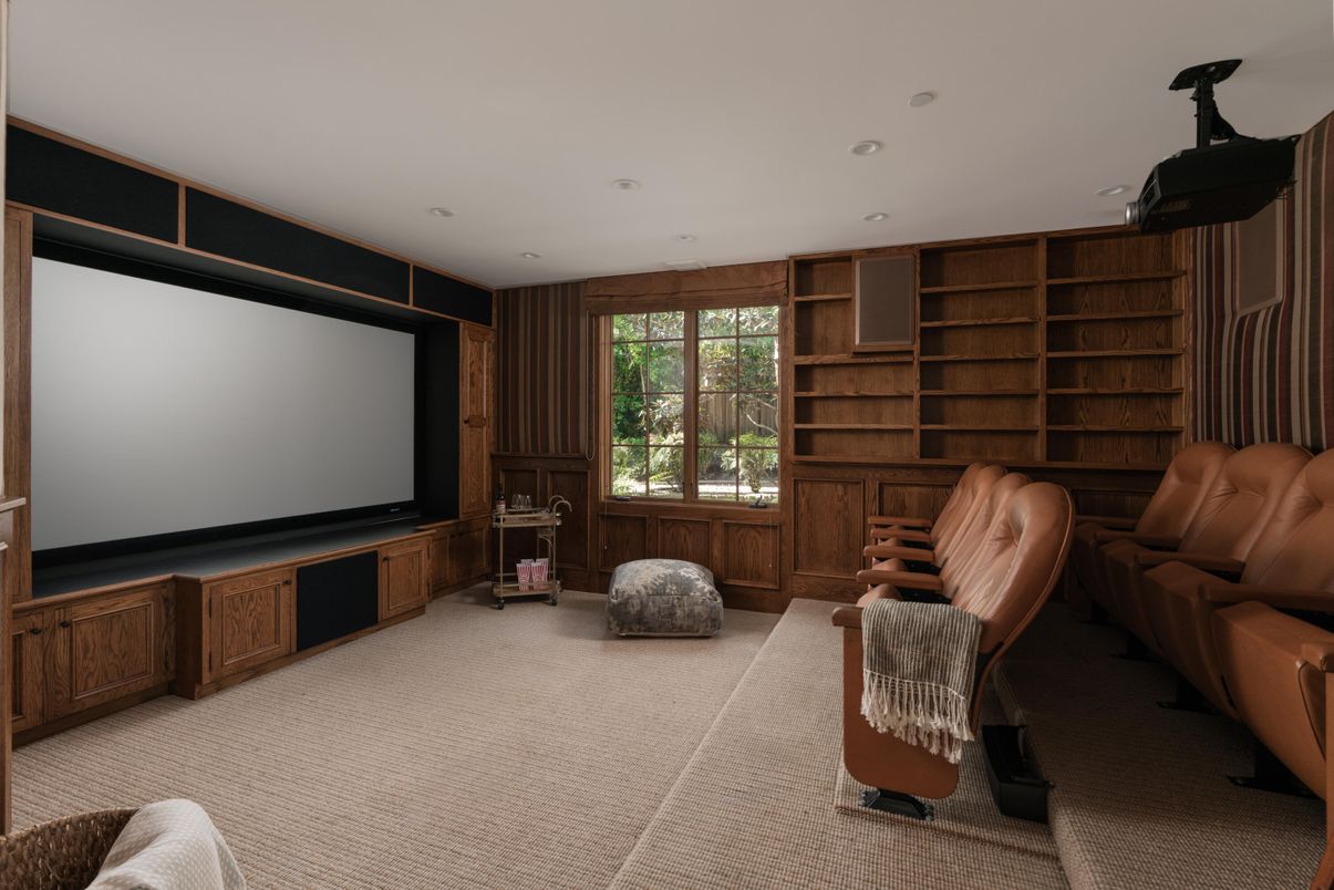 Interior, Projection Screen, Recessed Lighting, Theatre Room