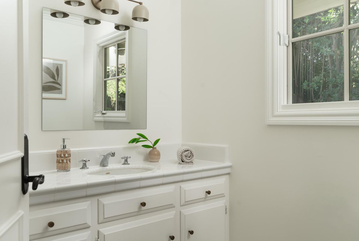 Bathroom, Interior, Tile Countertops