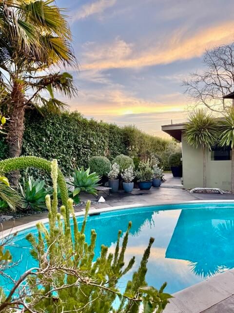 Exterior, Pool, Water