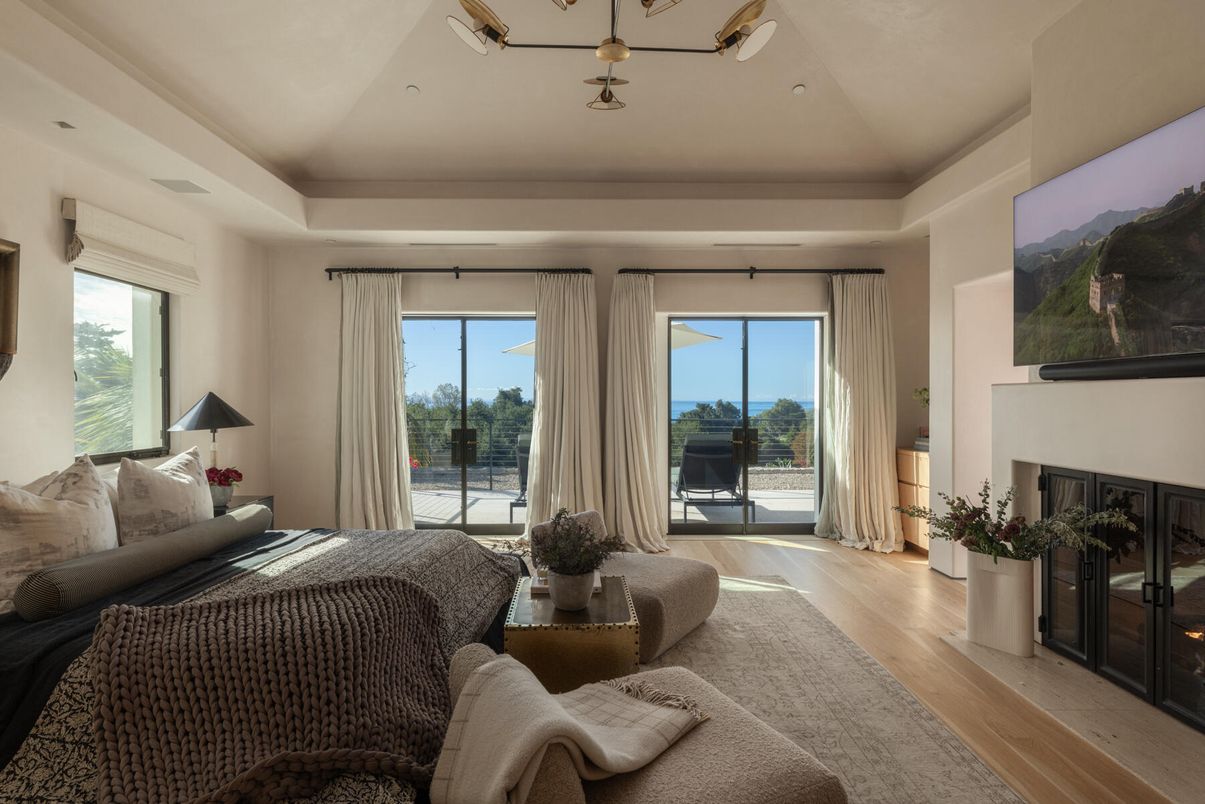 Bedroom, Fireplace, Interior, Recessed Lighting, Wood Texture Flooring