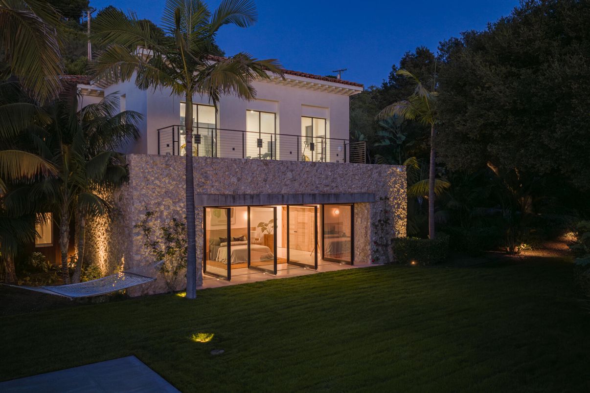 Backyard, Exterior, Facade, Modern