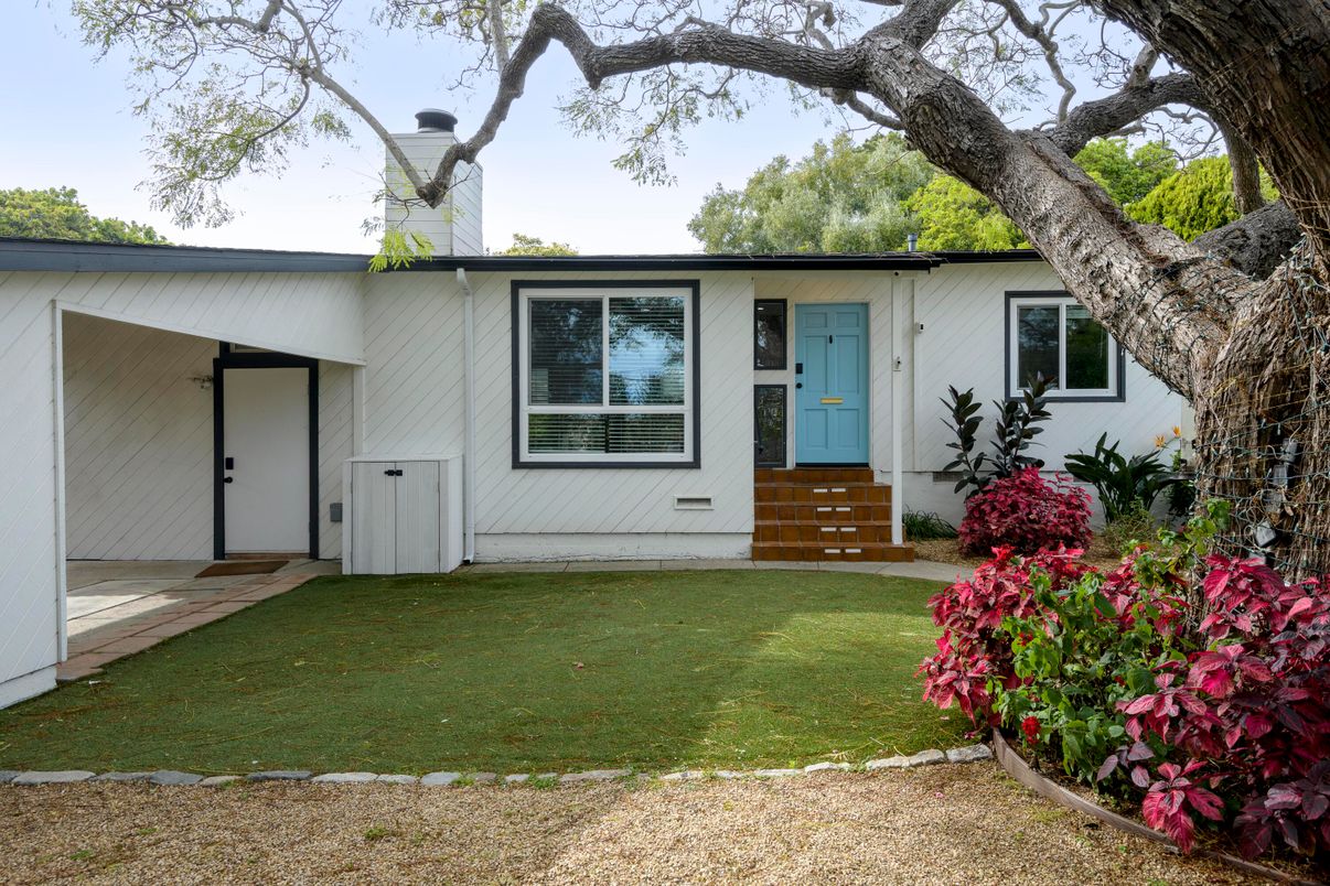 Exterior, Facade, None