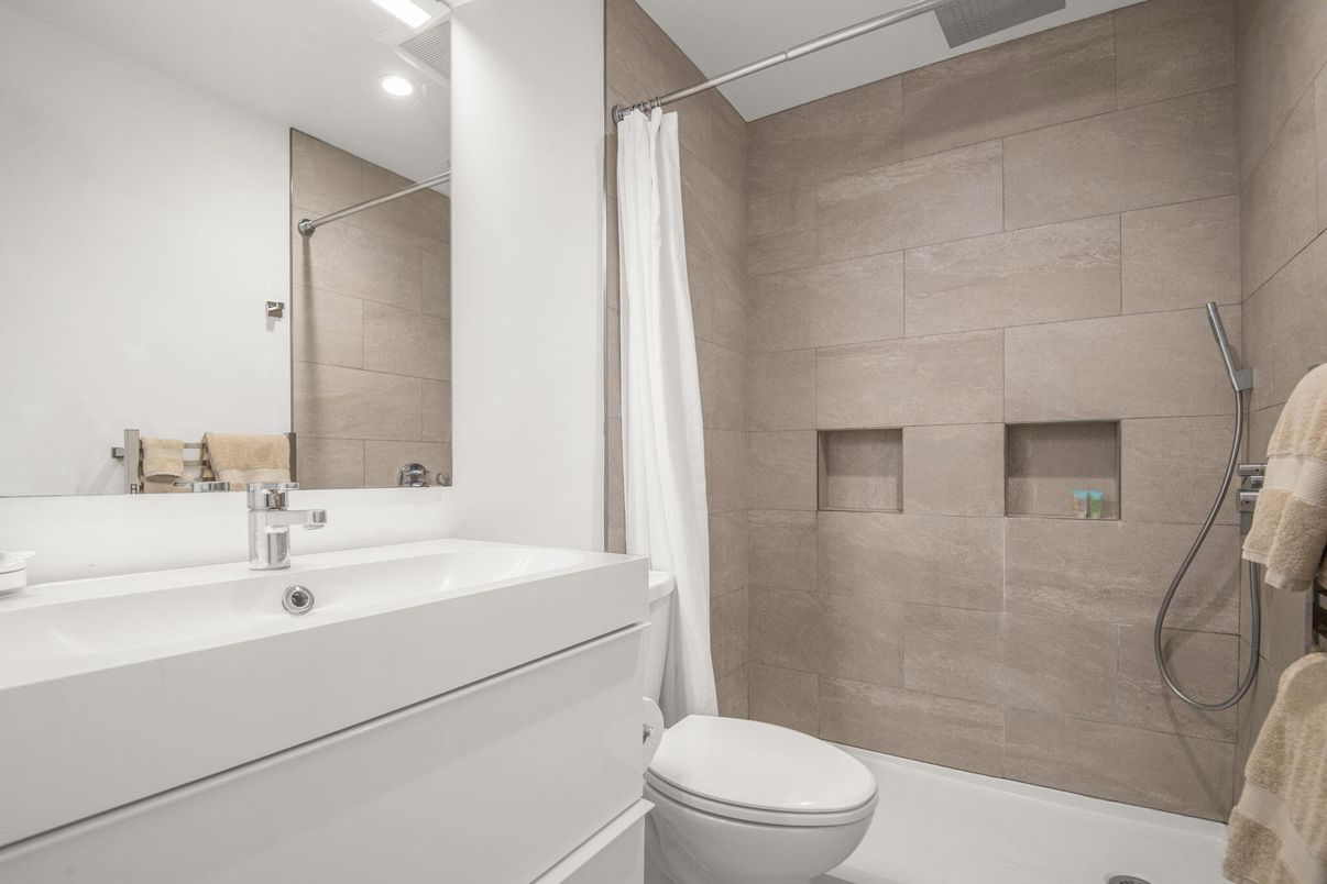 Bathroom, Interior, Recessed Lighting