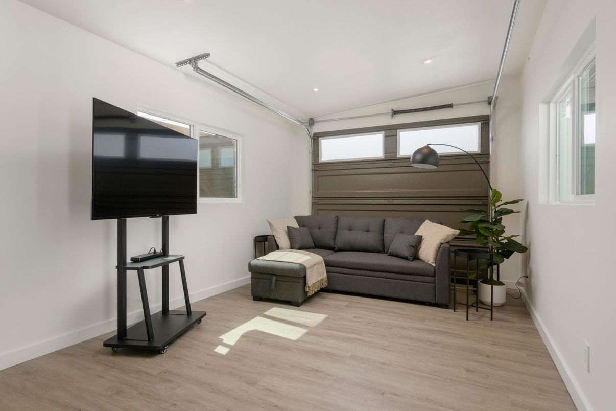 Interior, Recessed Lighting, Wood Texture Flooring