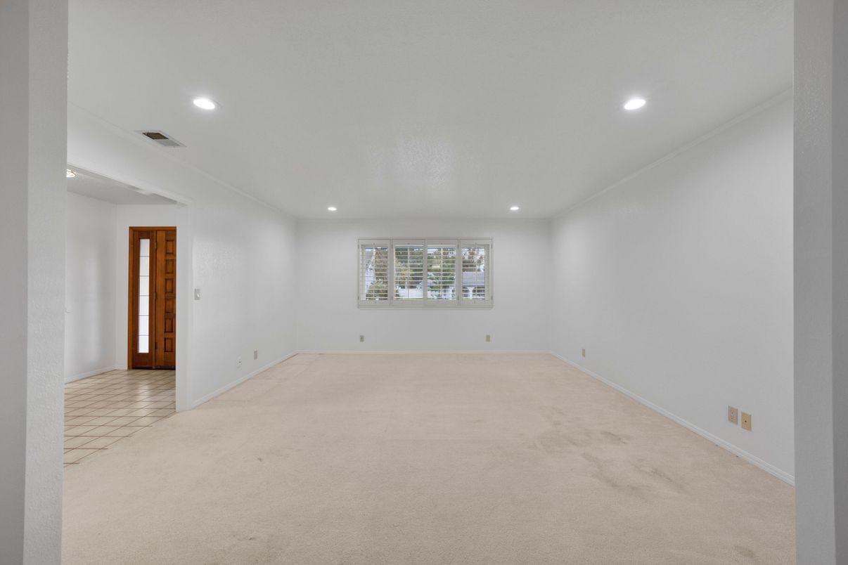 Empty room, Interior, Recessed Lighting