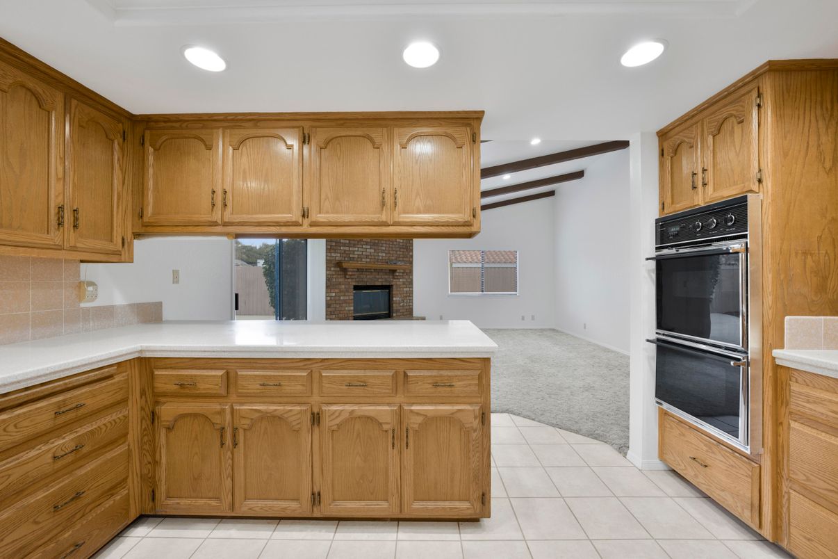 Fireplace, Interior, Kitchen, Recessed Lighting