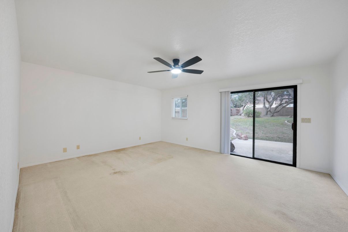 Empty room, Interior