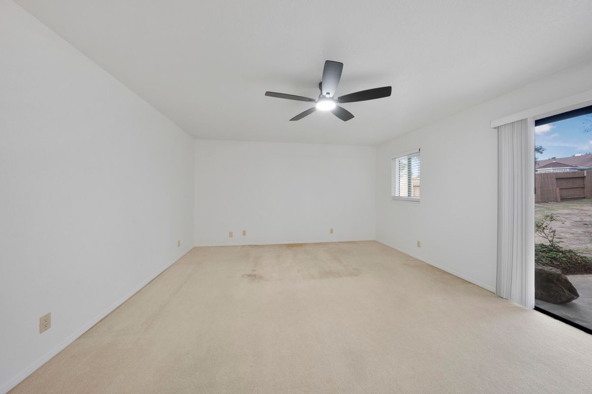 Empty room, Interior