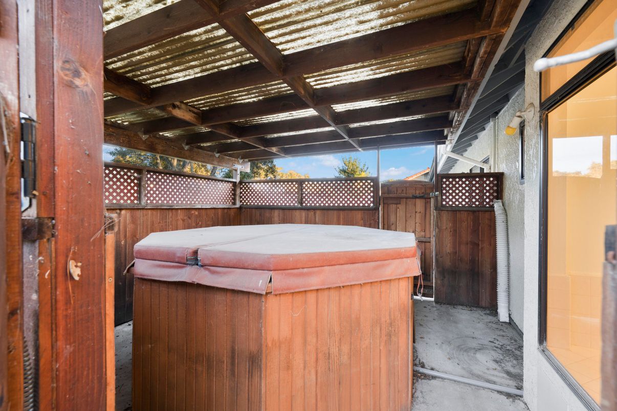 Exterior, Hot Tub