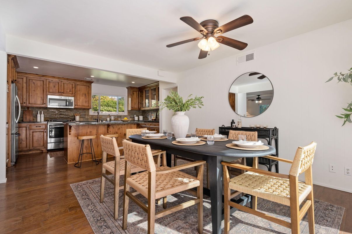 Dining room, Interior, Kitchen, Recessed Lighting, Wood Texture Flooring