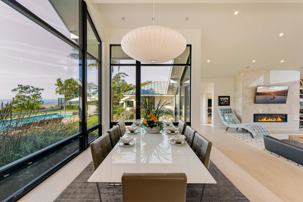 Dining room, Fireplace, Interior, Pendant Lights, Recessed Lighting, Water