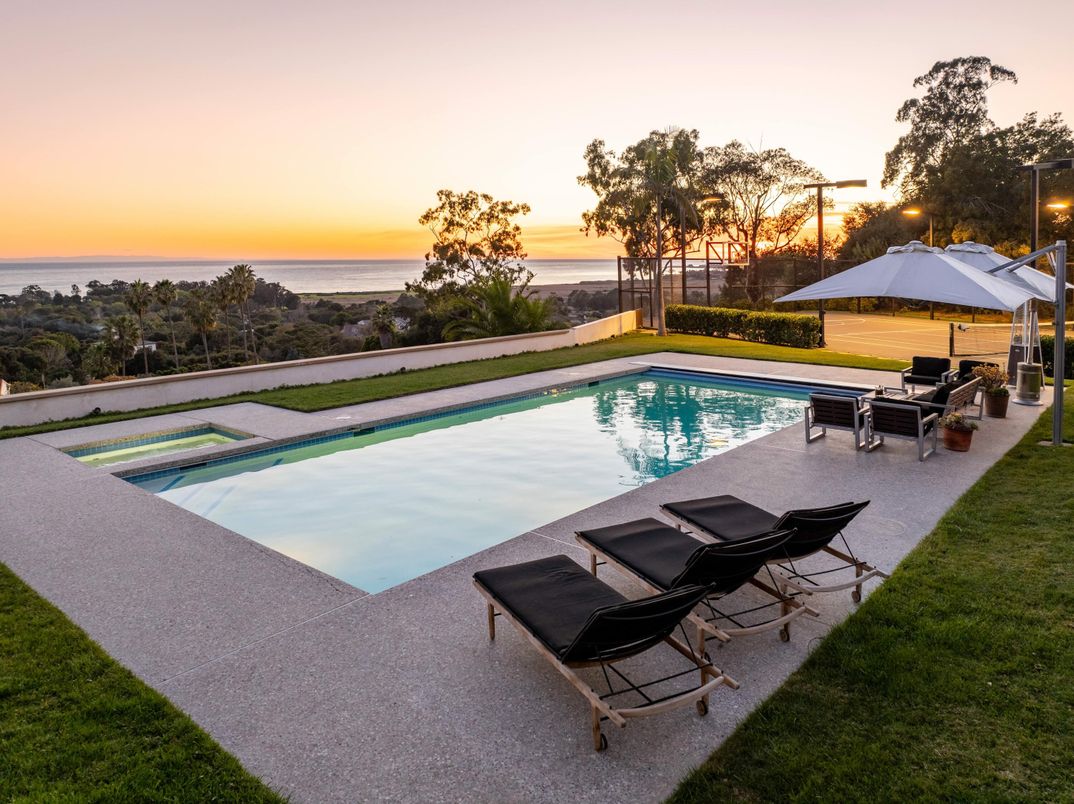 Exterior, Pool, Water