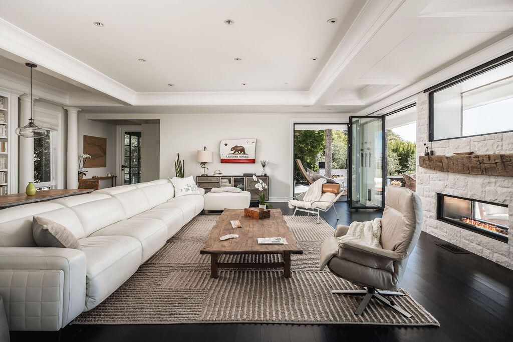 Fireplace, Interior, Living room, Pendant Lights, Recessed Lighting, Wood Texture Flooring