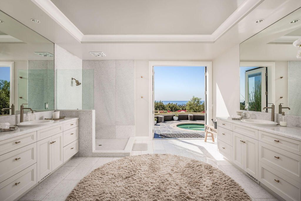 Bathroom, Dual Sink Vanities, Interior, Recessed Lighting, Water