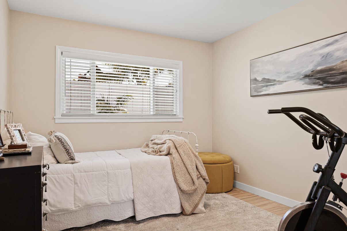 Bedroom, Fitness Equipment, Interior, Wood Texture Flooring