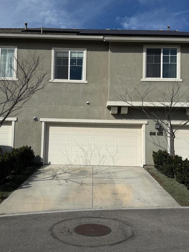 Attached, Exterior, Facade, None