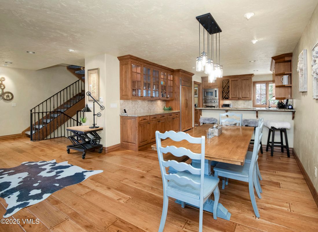 Dining room, Interior, Kitchen, Pendant Lights, Recessed Lighting, Wood Texture Flooring