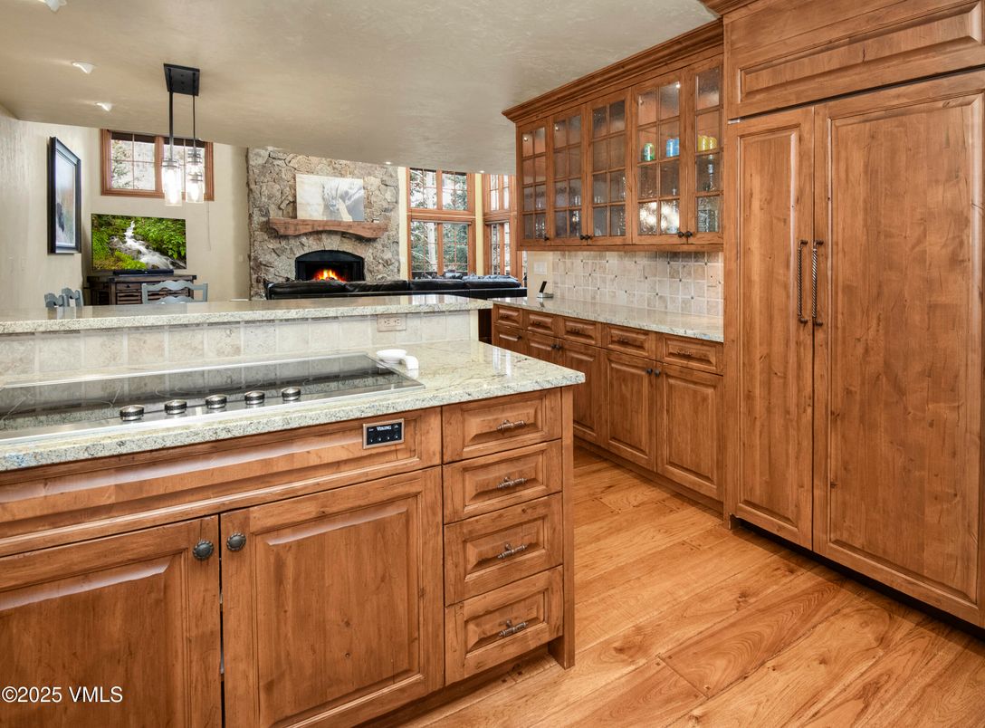 Fireplace, Interior, Kitchen, Pendant Lights, Recessed Lighting, Wood Texture Flooring